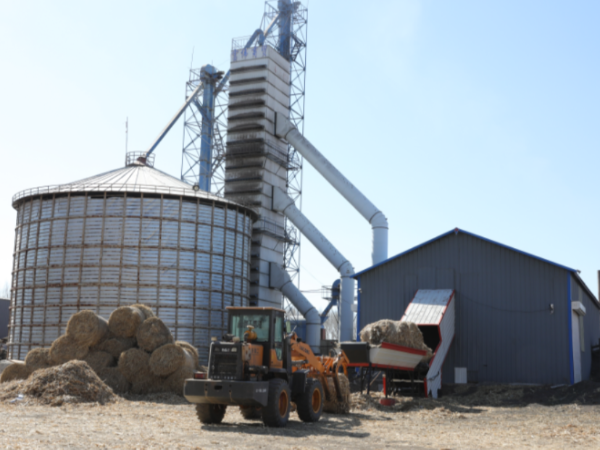 煤價(jià)上漲，糧食烘干用上生物質(zhì)秸稈大包直燃熱風(fēng)爐，一年省下30萬